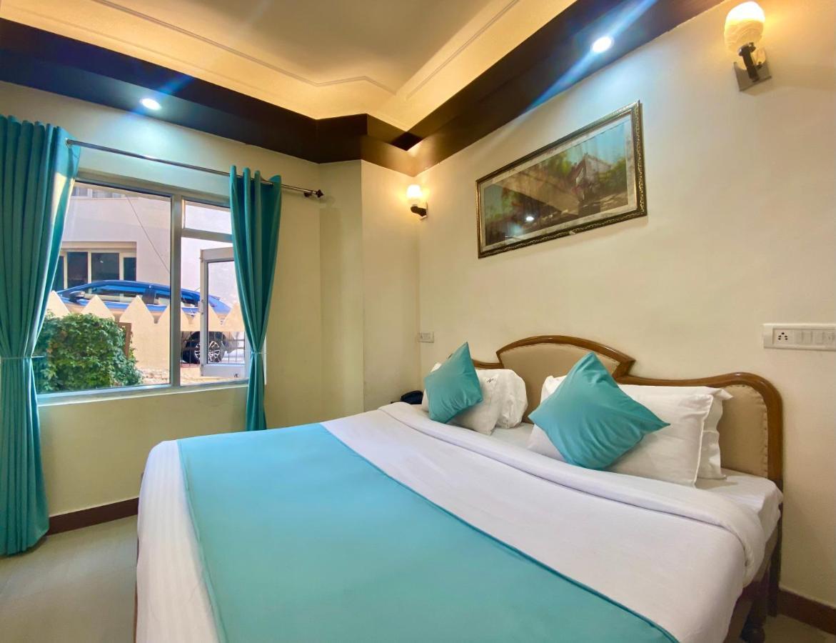 Riversun Hotel Mall Road Mussoorie Exterior photo